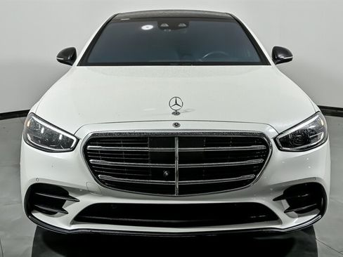 Used 2022 Mercedes-Benz S 580 4MATIC Sedan w/ AMG Line Package image 4