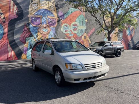 Used 2002 Toyota Sienna XLE FWD image 7