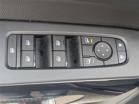 Used 2025 Nissan Pathfinder SV image 12