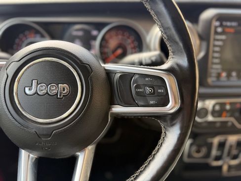 Used 2020 Jeep Gladiator Overland AWD/4WD image 34
