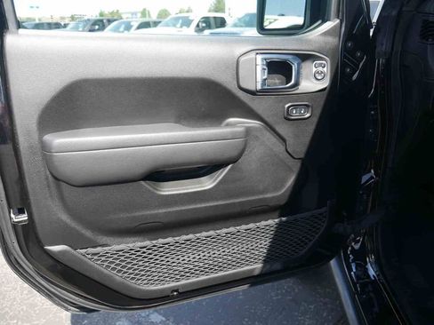 Certified 2026 Jeep Gladiator Mojave AWD/4WD image 27