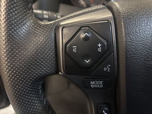 Used 2022 Toyota Tacoma TRD Sport w/ Technology Package image 19