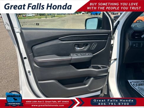 Used 2025 Honda Pilot Black Edition image 12