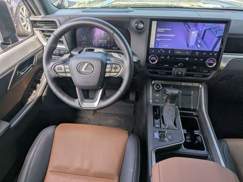 Used 2024 Lexus GX 550 w/ Accessory Package (31) AWD/4WD image 21