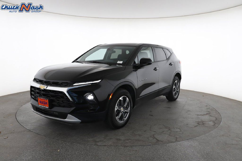 Used 2026 Chevrolet Blazer LT FWD image 5