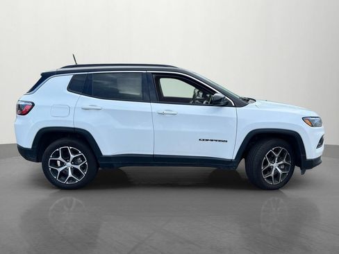 Used 2024 Jeep Compass Limited AWD/4WD image 2