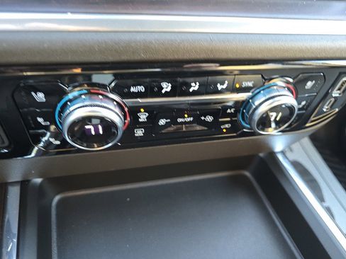 Used 2025 GMC Sierra 2500 SLT w/ SLT Premium Package image 29