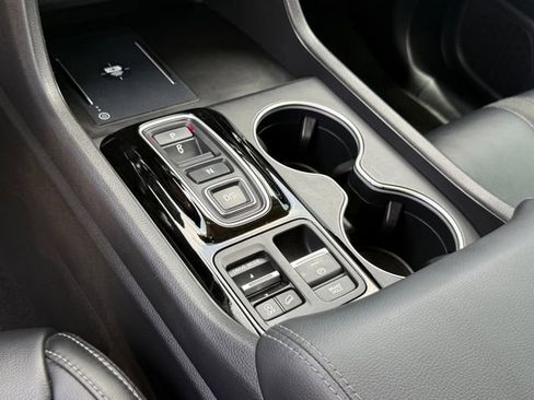 Used 2024 Honda Pilot Touring image 17