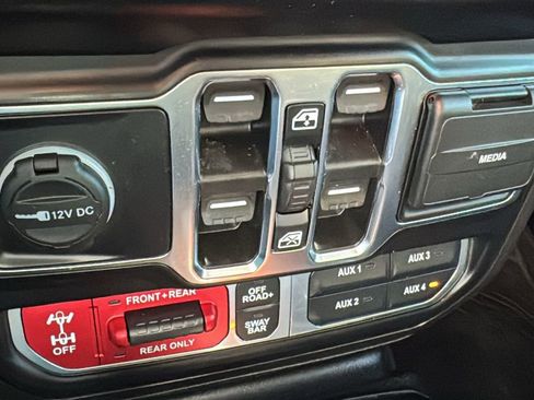 Used 2022 Jeep Gladiator Rubicon w/ Cold Weather Group image 29