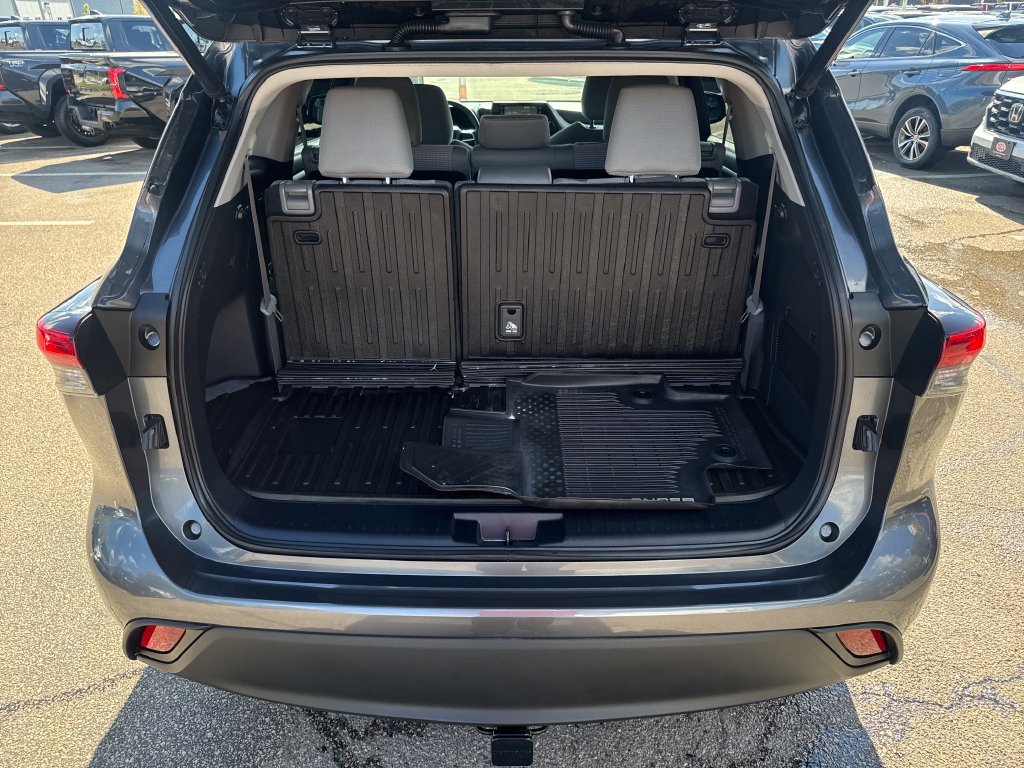 Used 2020 Toyota Highlander LE AWD/4WD image 7