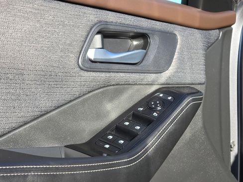 Used 2023 Nissan Rogue SV image 12