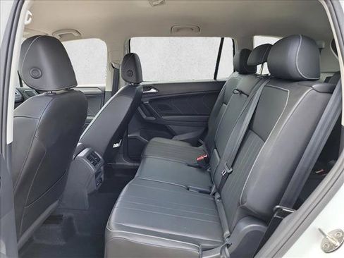 Used 2023 Volkswagen Tiguan SE FWD image 11