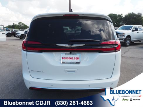 New 2026 Chrysler Pacifica Pinnacle FWD image 7