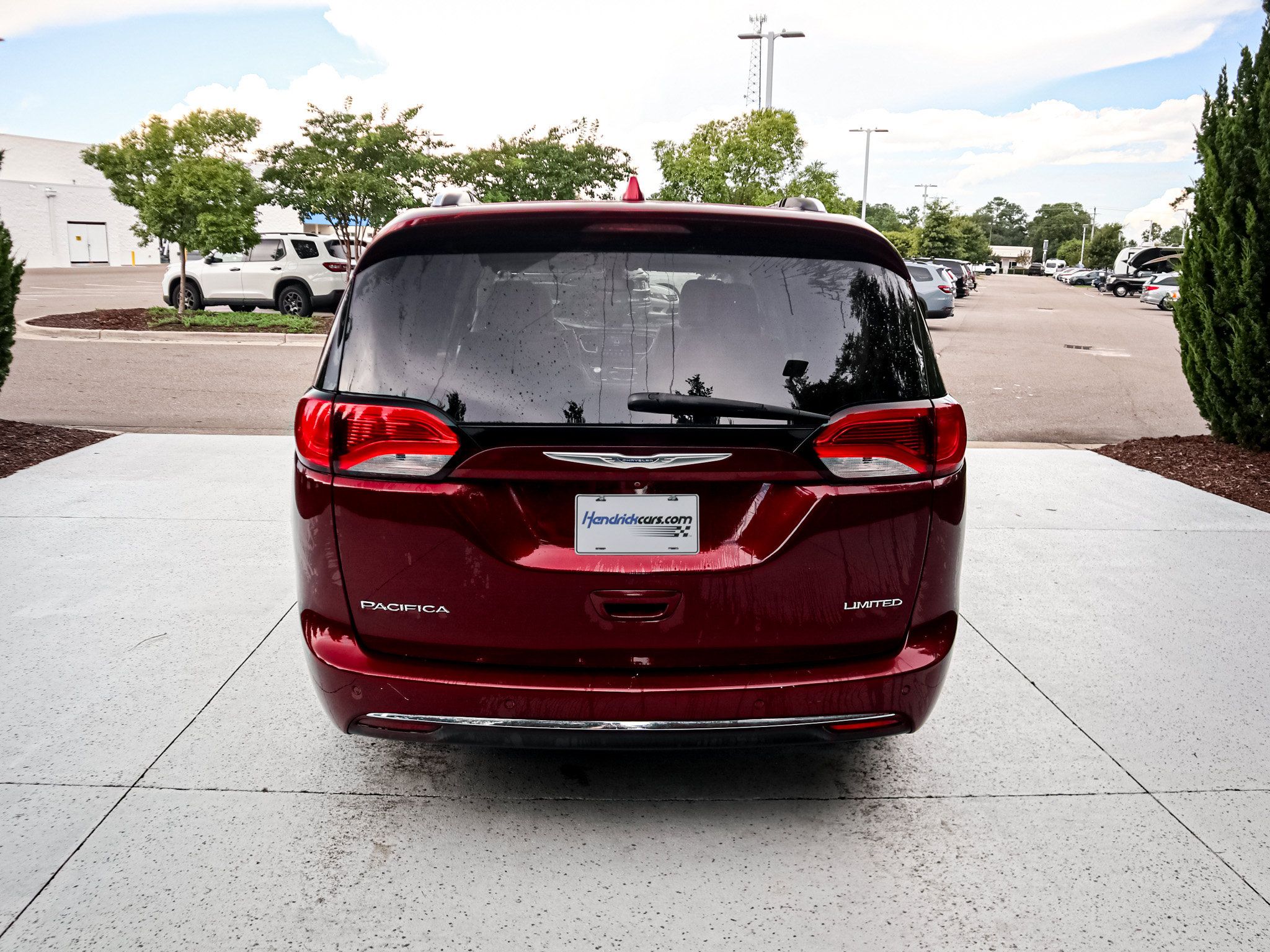 Used 2017 Chrysler Pacifica Limited FWD image 10