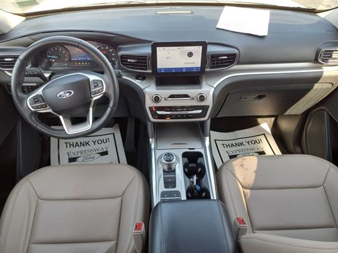 Used 2024 Ford Explorer XLT w/ Equipment Group 202A RWD image 18