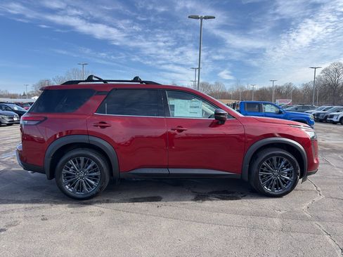 New 2026 Nissan Pathfinder SL image 4