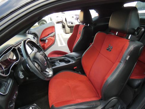 Used 2017 Dodge Challenger R/T Scat Pack w/ Dynamics Package image 49