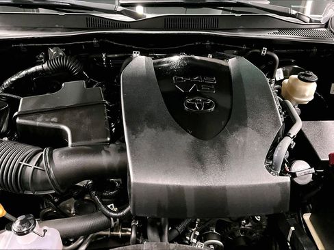 Used 2022 Toyota Tacoma TRD Sport w/ Technology Package image 31