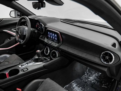 Used 2022 Chevrolet Camaro ZL1 image 41