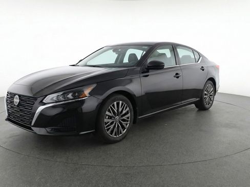 Used 2025 Nissan Altima 2.5 SV image 3