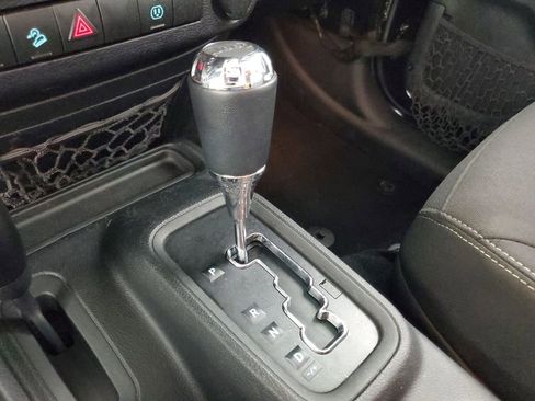 Used 2017 Jeep Wrangler Sahara w/ Connectivity Group image 17