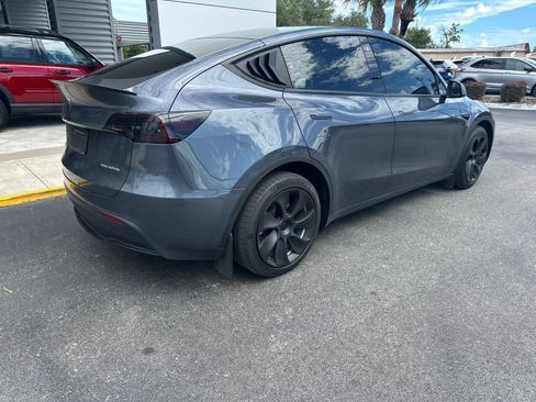 Used 2023 Tesla Model Y Long Range AWD/4WD image 3