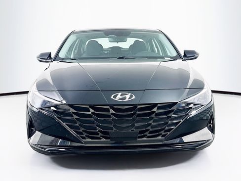 Used 2022 Hyundai Elantra SEL w/ Convenience + Premium Package FWD image 2