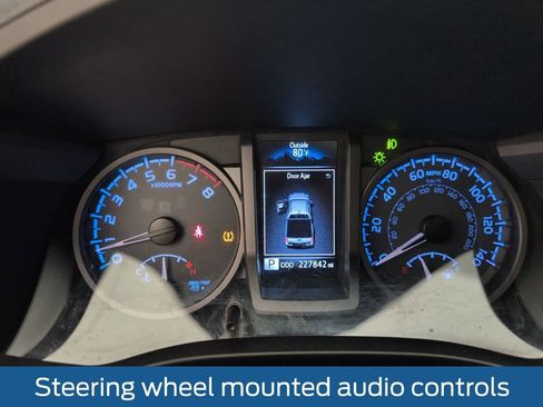 Used 2016 Toyota Tacoma TRD Sport image 23