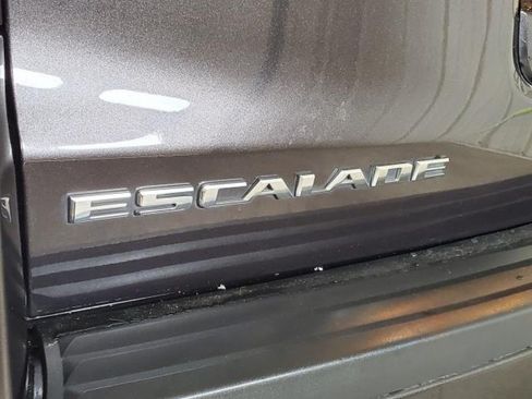 Used 2017 Cadillac Escalade Luxury AWD/4WD image 6