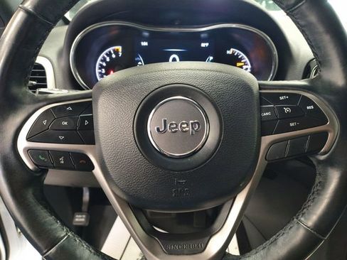 Used 2019 Jeep Grand Cherokee Altitude AWD/4WD image 19