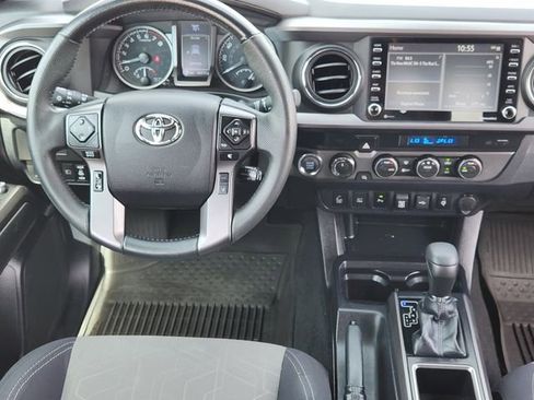 Used 2022 Toyota Tacoma TRD Off-Road w/ Technology Package AWD/4WD image 26