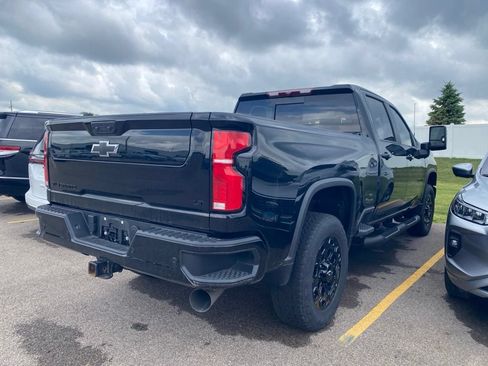 Used 2024 Chevrolet Silverado 2500 LT w/ Midnight Edition AWD/4WD image 8