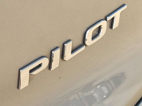 Used 2017 Honda Pilot Elite image 11