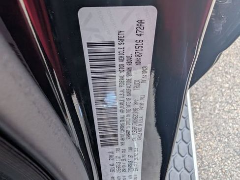 Used 2019 RAM 1500 Laramie AWD/4WD image 34