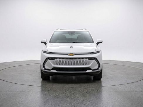 Used 2025 Chevrolet Equinox LT FWD image 2