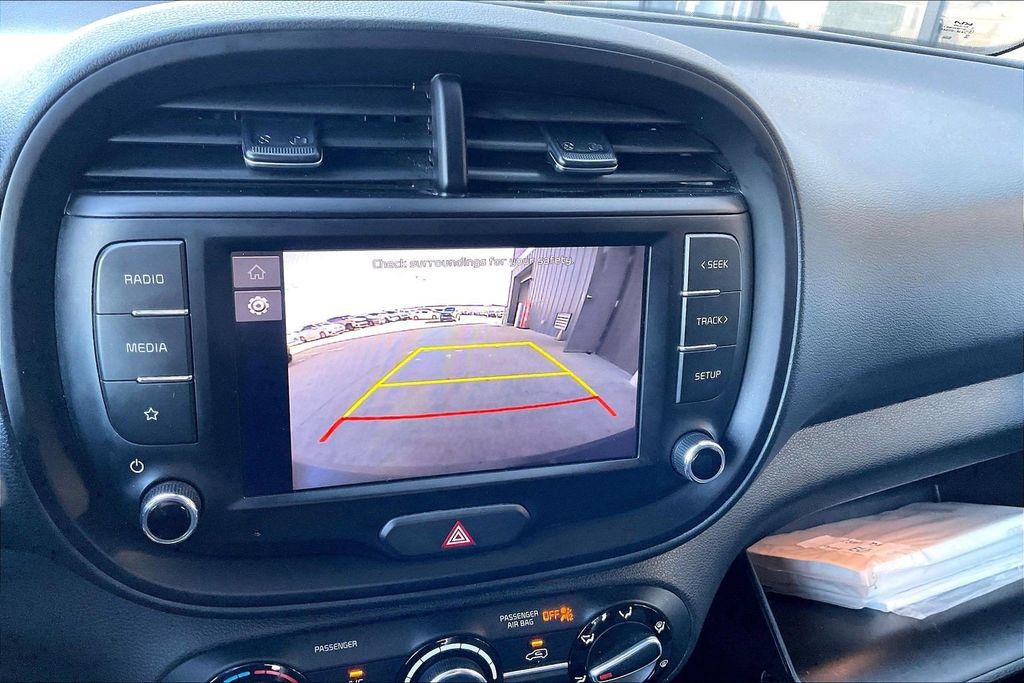 Used 2025 Kia Soul LX w/ LX Technology Package FWD image 20