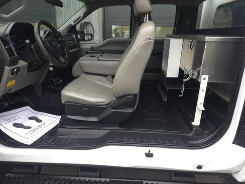 Used 2019 Ford F350 XL w/ Snow Plow/Camper Package image 15