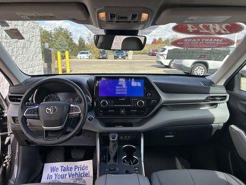 Certified 2024 Toyota Highlander XLE image 21
