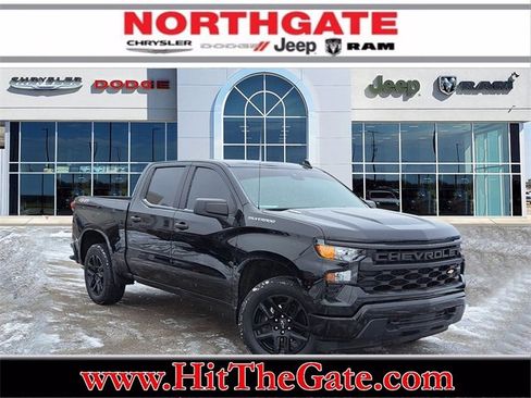Used 2025 Chevrolet Silverado 1500 Custom image 1
