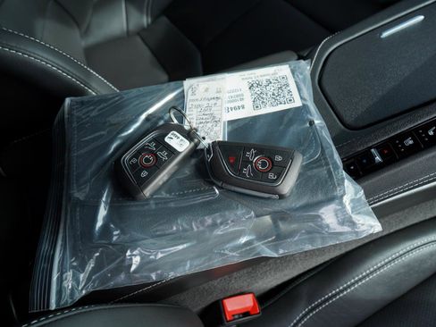 Used 2024 Chevrolet Corvette Stingray Preferred Cpe w/ Z51 Performance Package RWD image 71