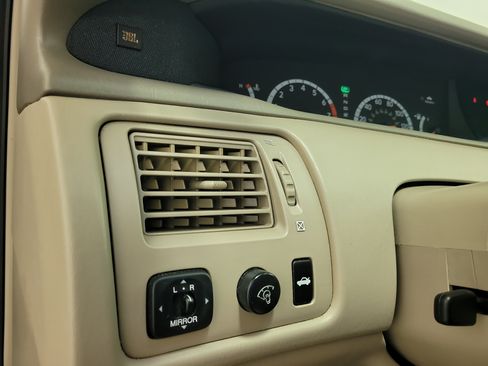 Used 2000 Toyota Avalon XLS FWD image 24