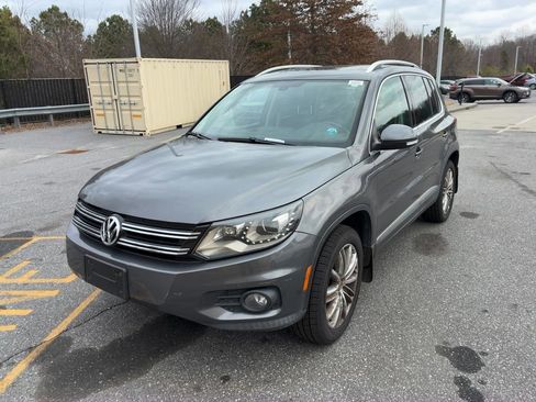 Used 2016 Volkswagen Tiguan SE image 1