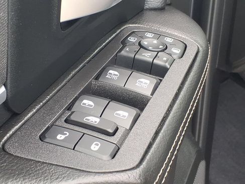 Used 2025 RAM 2500 Big Horn AWD/4WD image 11