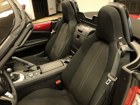 Used 2025 MAZDA MX-5 Miata Club image 12