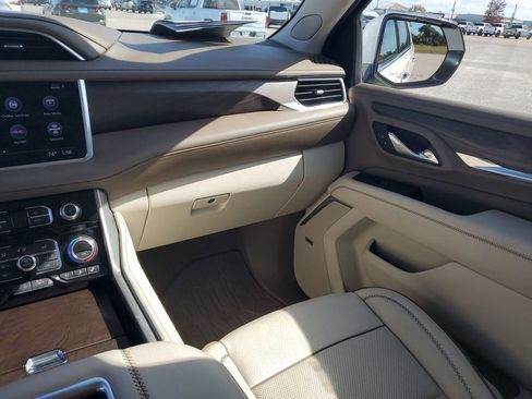 Used 2021 GMC Yukon Denali w/ Denali Premium Package image 11