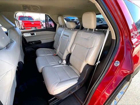 Used 2023 Ford Explorer Platinum w/ Technology Package image 19