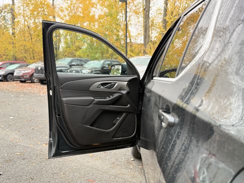 Used 2019 Chevrolet Traverse LT image 25