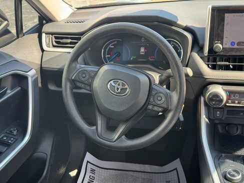 Used 2025 Toyota RAV4 LE AWD/4WD image 17