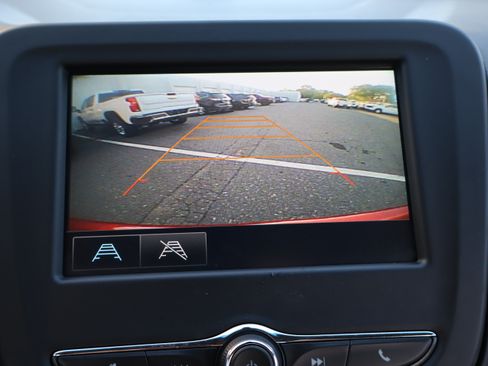 Used 2018 Chevrolet Equinox LT FWD image 25
