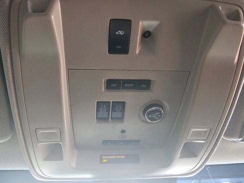 Used 2015 Cadillac Escalade ESV Premium image 47